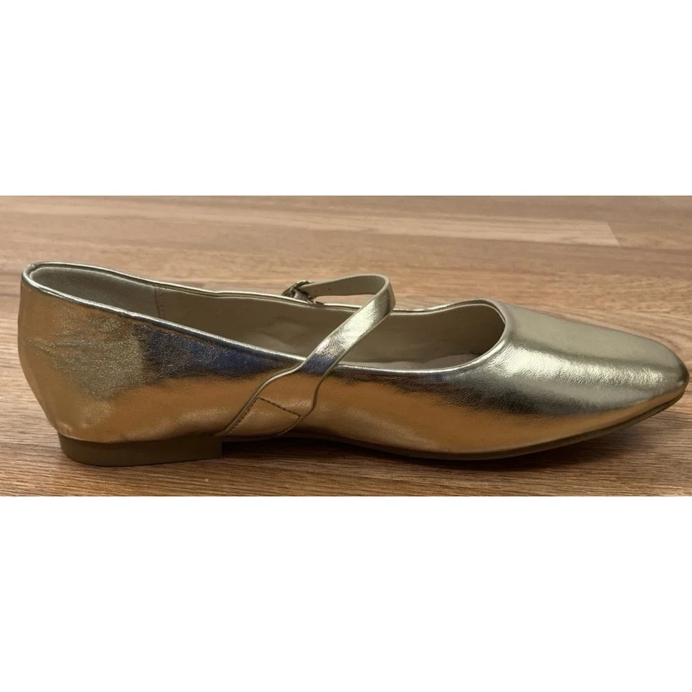 Banana Republic Mary Jane Flats in Gold Women's Size 8.5